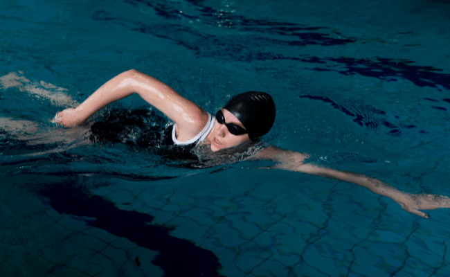 does-swimming-burn-calories-swimmer-tips